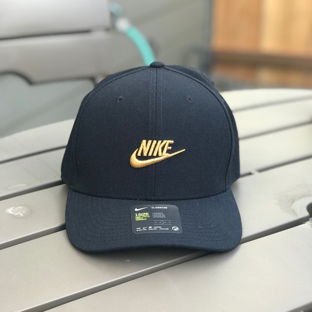Nike Classic 99 Futura SnapBack